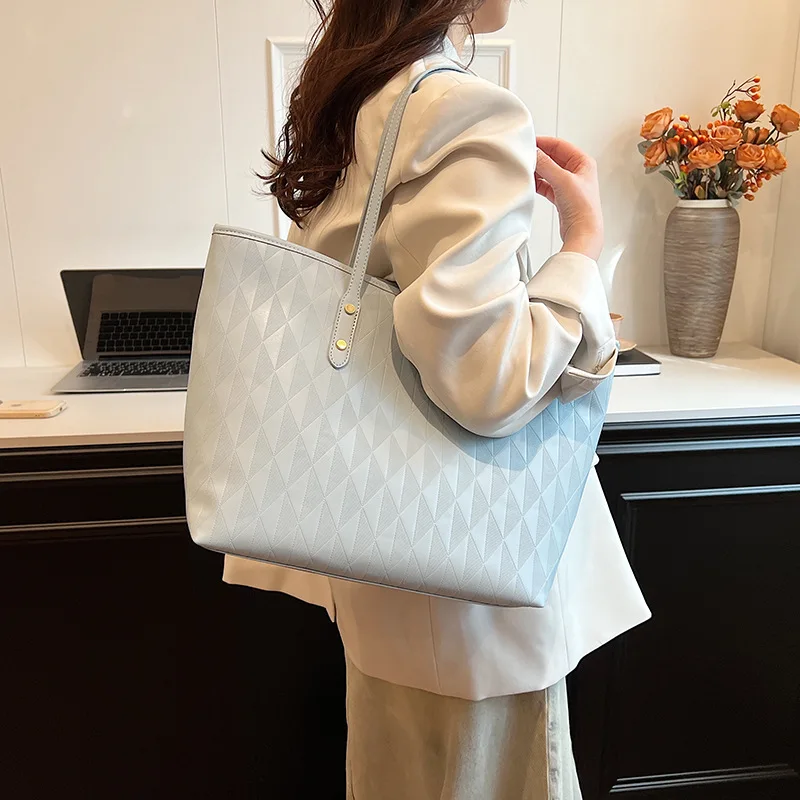 

Large Capacity Quilted Pattern Tote Bag PU Leather Minimalist Handheld Shoulder Purse for for Commuting and Casual Use