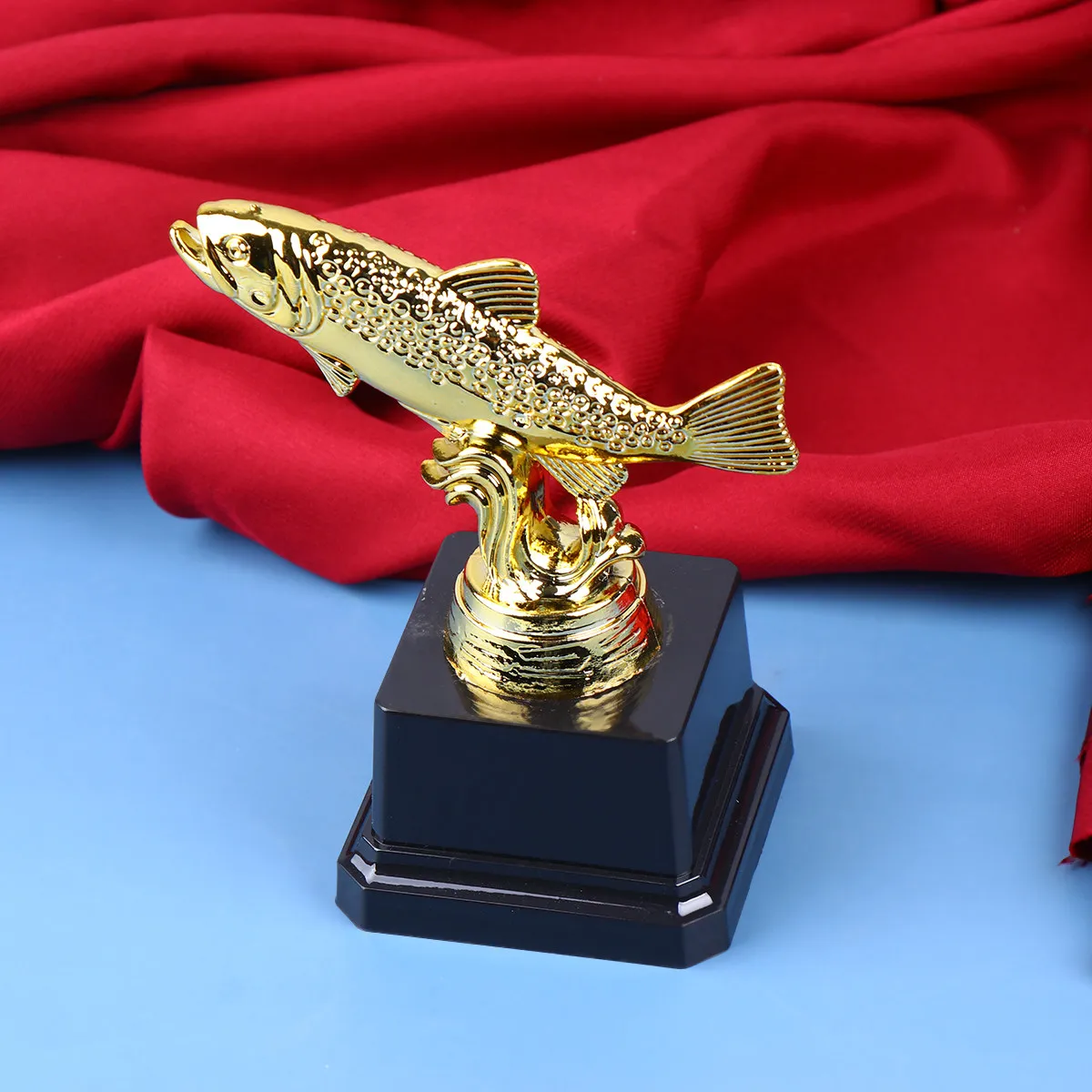 Trophée de poisson en plastique pour enfants, récompense créative et durable pour les compétitions, les cadeaux de fête et les récompenses, trophée de récompense en plastique