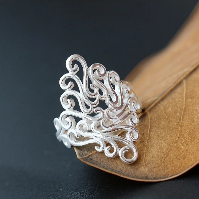 Newly popular and stylish luxury multi-purpose trendy flower-shaped ring accessory for women from Europe and America
