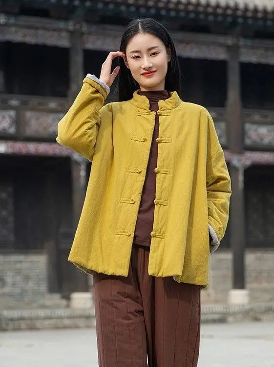 

Утепленная женская куртка из чистого хлопка в традиционном китайском стиле на осень-зиму с пуговицами, ручной вышивкой и теплым воротником-стойкой