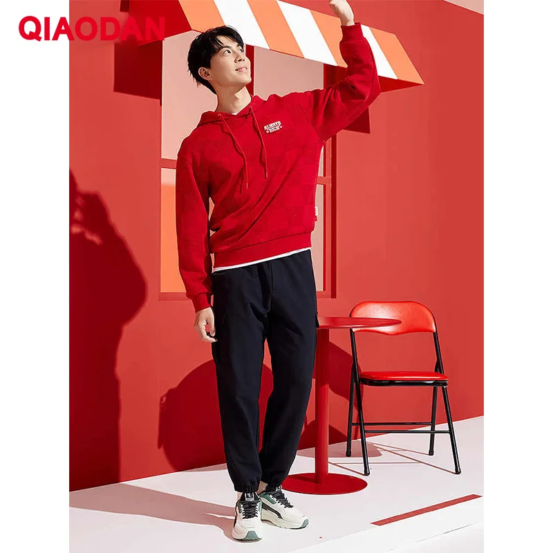 QIAODAN Sudadera con capucha roja para hombre 2025 Pollovers deportivos suéteres de manga larga sueltos transpirables Casual Otoño Invierno Tops QDLWD3251617B
