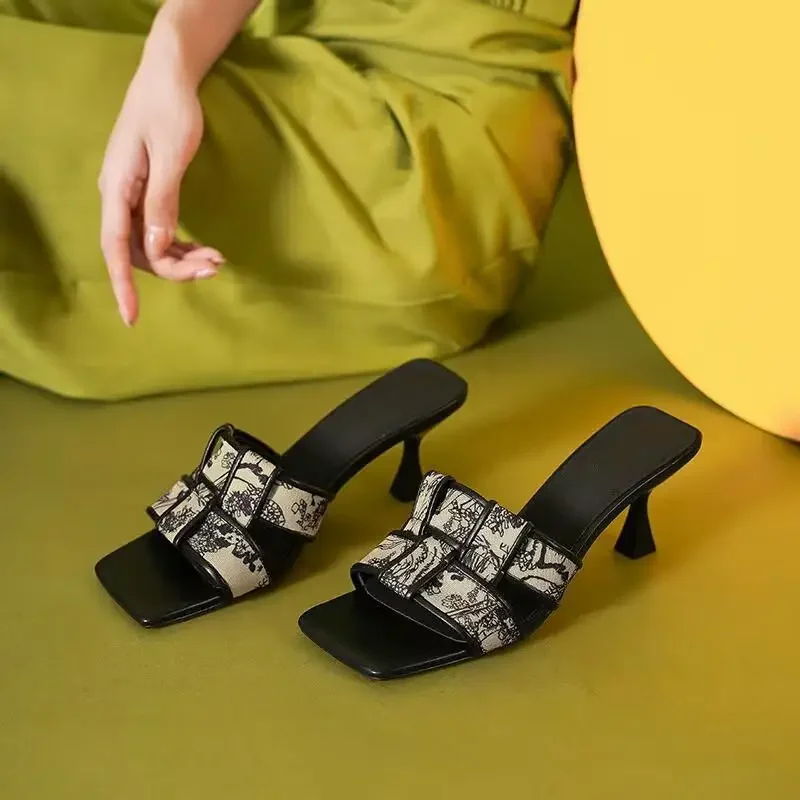 2025-novas-sandalias-femininas-francesas-wosummer-chinelos-de-salto-alto-para-usar-moda-impressa-flip-flops-couro-macio-zapatillas-mujer