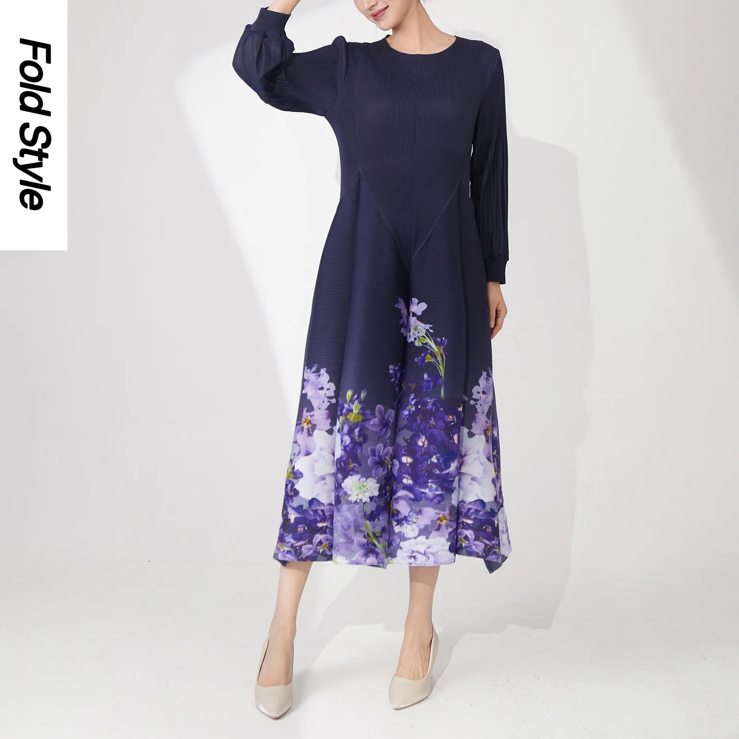 فستان مياكي بطباعة أرجوانية على الموضة بطيات للنساء فضفاض كاجوال بياقة دائرية وأكمام طويلة على شكل حرف a فساتين جديدة 2025