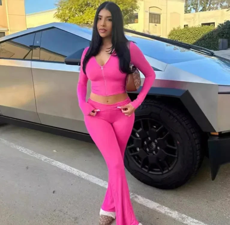 

Женский комплект из двух предметов из полиэфирного волокна из Китая, уличный стиль, длинная толстовка с рукавами на молнии, модные брюки-клеш с высокой талией