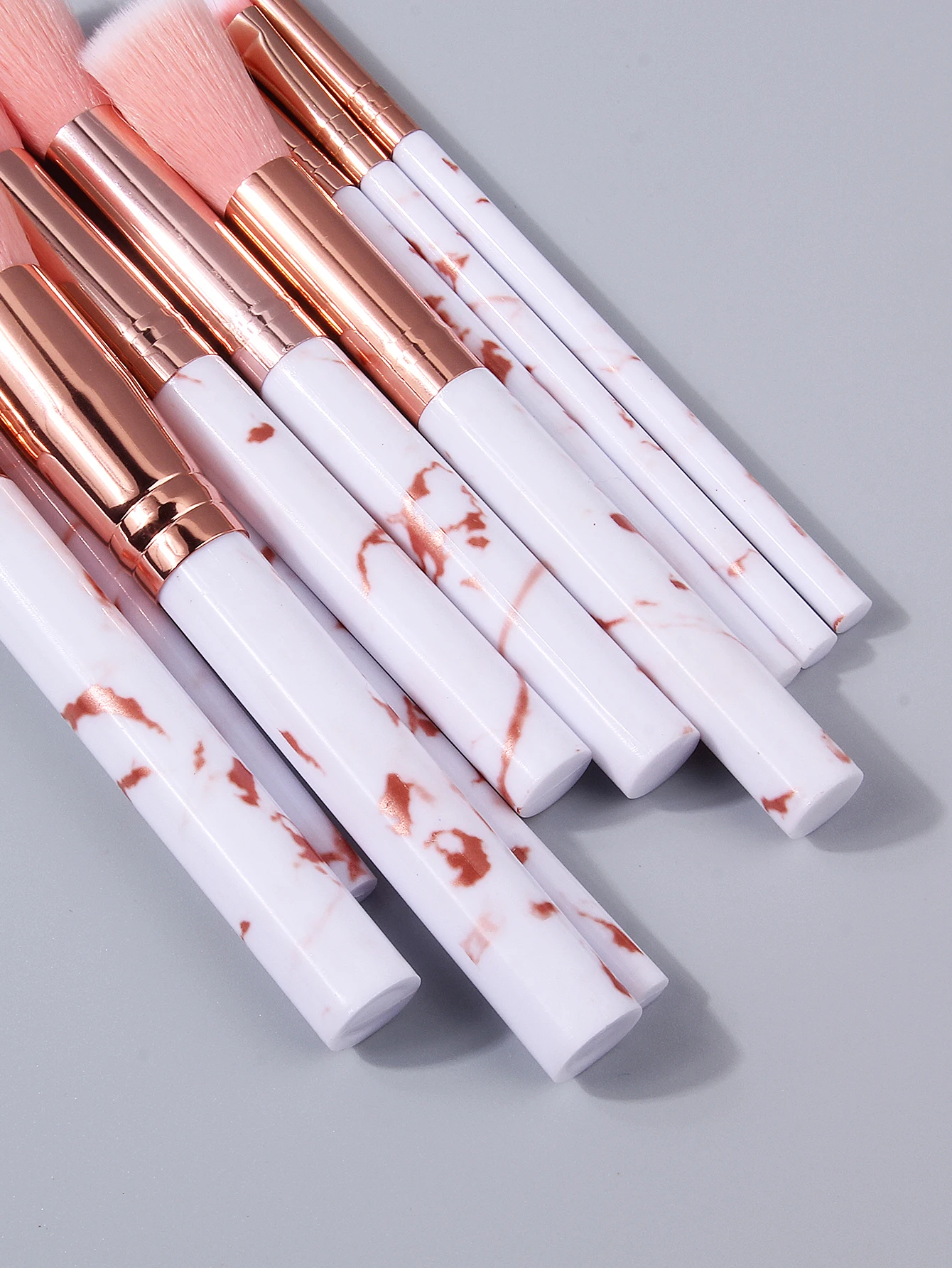 10PCS Beginner Makeup Brush Set: Loose powder, blush brush, eyeshadow brush +2 PCS makeup sponges, portable for daily makeup