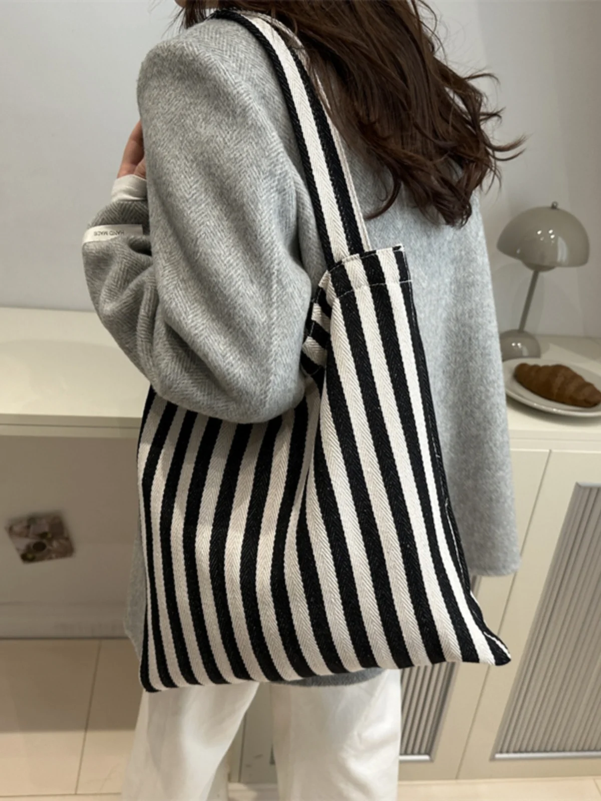 Artistic Stripe Canvas Tote Bag Single Shoulder Shopping Bag Vintage Style Casual Leisure Handbag for Young Adults