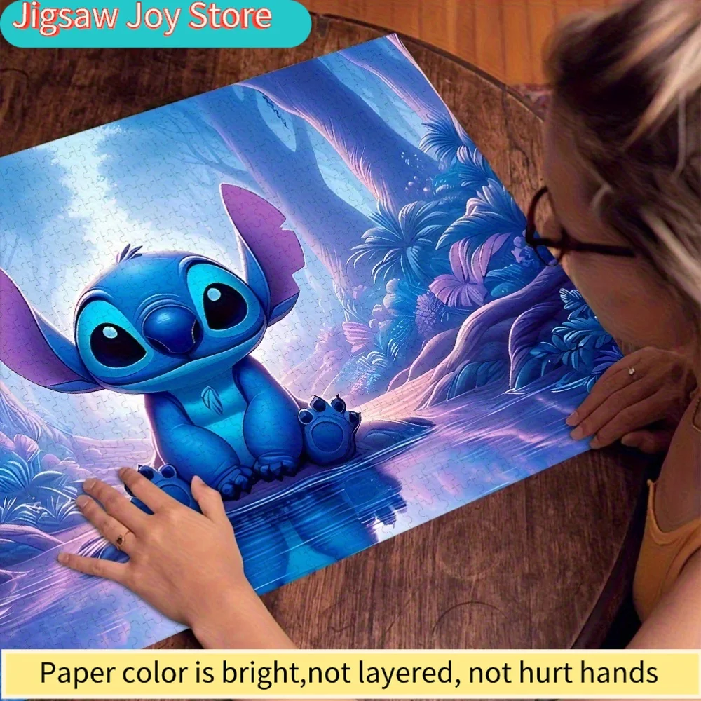 1000-delige Stitch puzzel - Grote puzzel uitdaging met Stitch in blauw & paarse tropische bos scène, verdikte randen voor stabiele opstelling