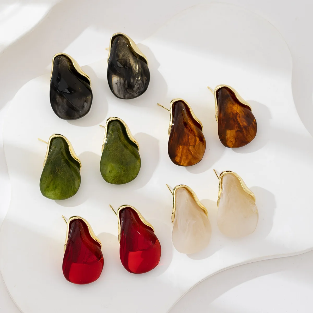 DIGADAGU المعادن الراتنج قطرة الماء وأقراط جديدة فاخرة أنيقة أقراط النساء مجوهرات اكسسوارات اليومية