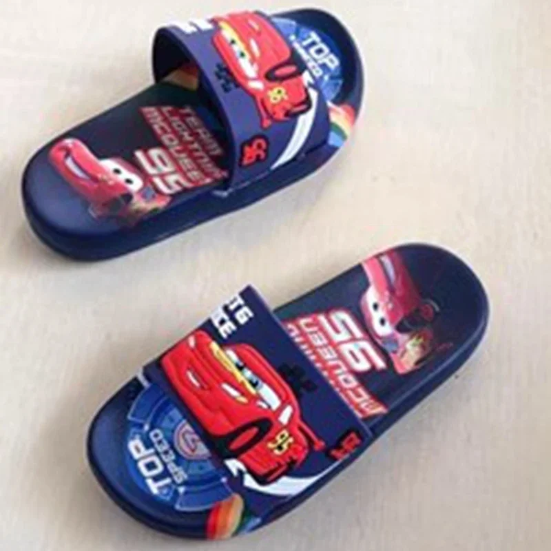 Zapatillas de playa con estampado de dibujos animados Lightning McQueen Cars 95, chanclas para niños y niñas, zapatos bonitos y suaves para interiores 26-35