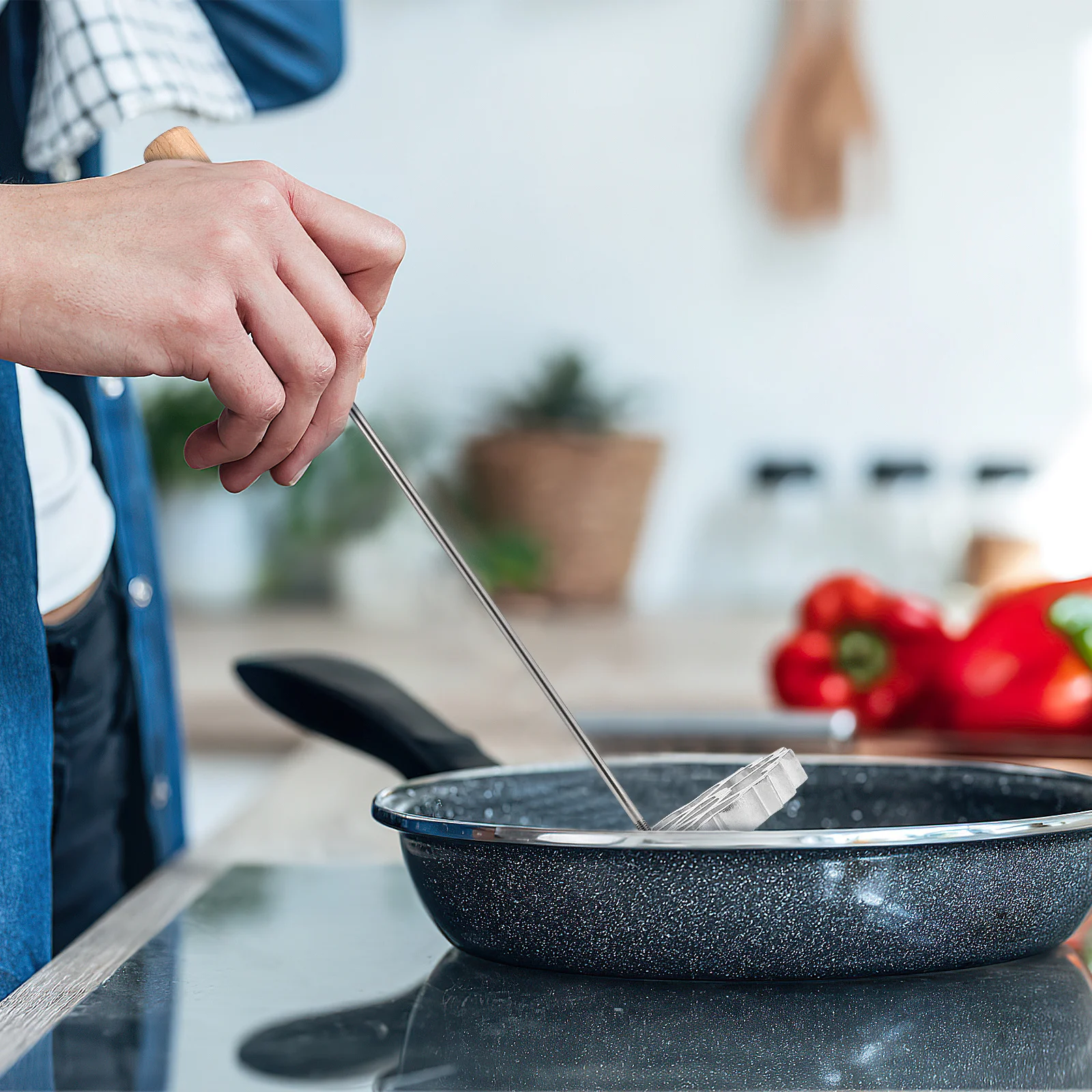 

Бытовая ложка для жарки с деревянной ручкой, антипригарная кухонная утварь из нержавеющей стали для жареных закусок, блинов