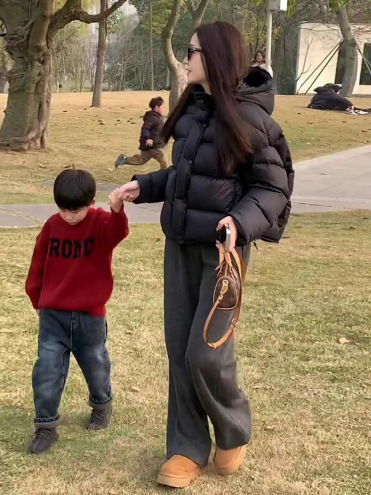 

Черная теплая свободная женская короткая куртка-пуховик, зимнее пальто с хлопковым наполнителем, стеганое, на молнии, с карманом для сумки, прямой крой, для повседневной носки