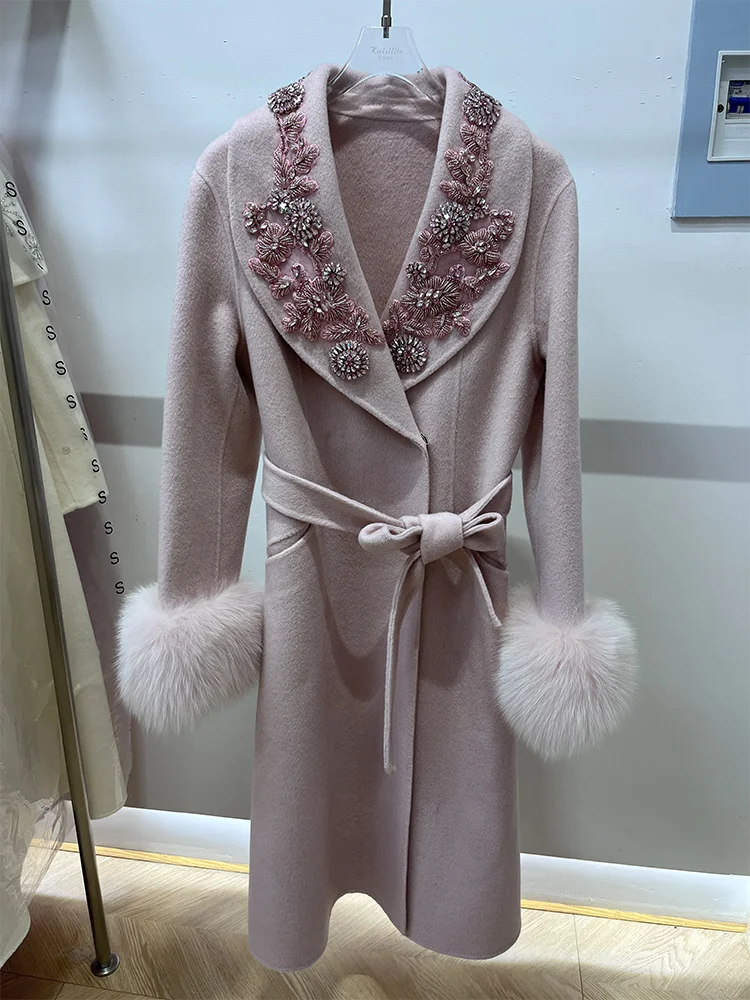 سترة شتوية جديدة لعام 2025 للنساء أصفاد من فرو الثعلب الحقيقي الطبيعي معطف سميك دافئ من الصوف بحزام قابل للفصل سترات طويلة ملابس الشارع الشهير