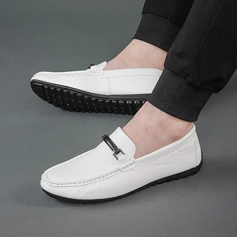 

Дышащие кожаные туфли без шнуровки на плоской подошве для мужчин. Социальная обычная обувь. Легитимная элегантная новая акция. Мужская повседневная обувь.