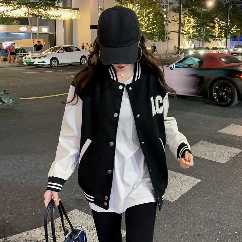 

​ Дизайнерская бейсбольная куртка с вышивкой для женщин в стиле ретро, кампуса, осень-зима, утепленная флисовая подкладка, уникальная повседневная одежда ​