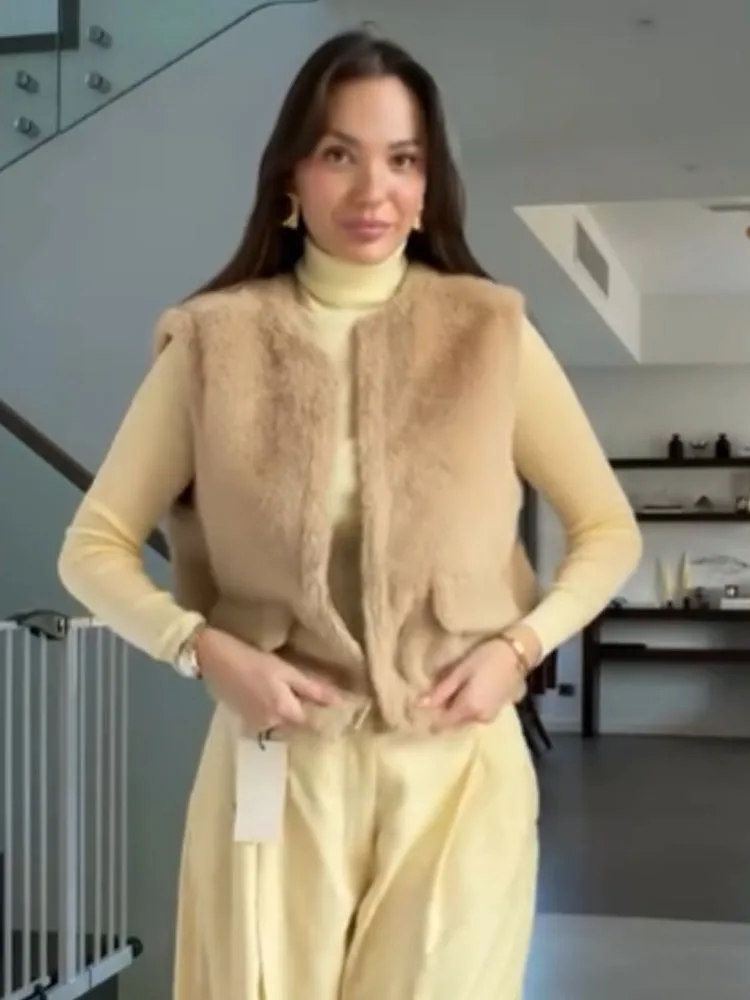 

HH Woman Fashion Winter Round Neck Sleeveless Zipper Pocket Decoration Faux Fur Effect Vest Female Casual Street Style Vest