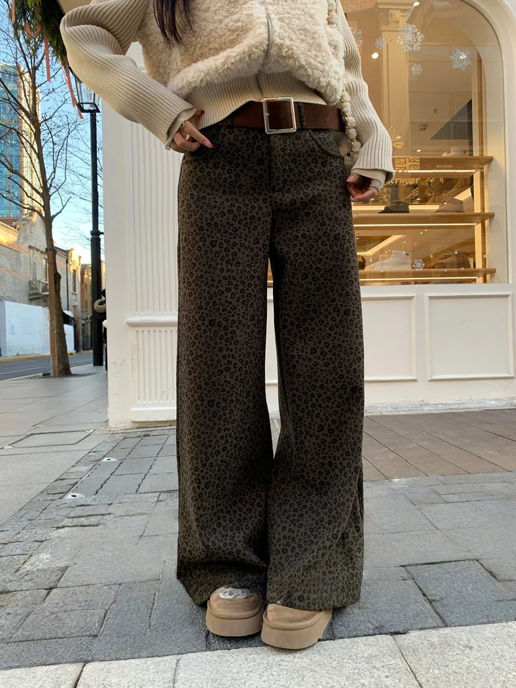 

Джинсы женские с высокой талией, на подкладке, широкие штанины, прямой крой, стройнящие, с леопардовым принтом, в стиле ретро, повседневные брюки