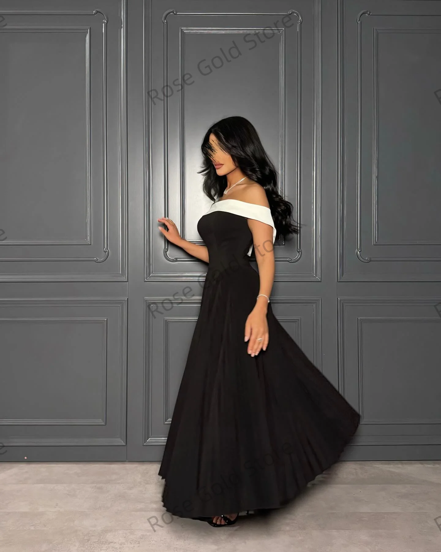 Charmant A-lijn Avondjurk Zwart Off Schouder Vrouwen Prom Party Jurken Aangepaste Eenvoudige Mouwloze Arabische Vestidos De Fiesta