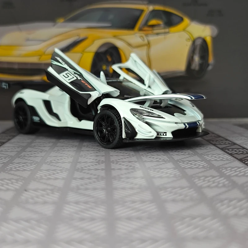 

1:32 Simulated McLaren P1 GTR alloy rally car model with doors and hood that can be opened as static car ornaments