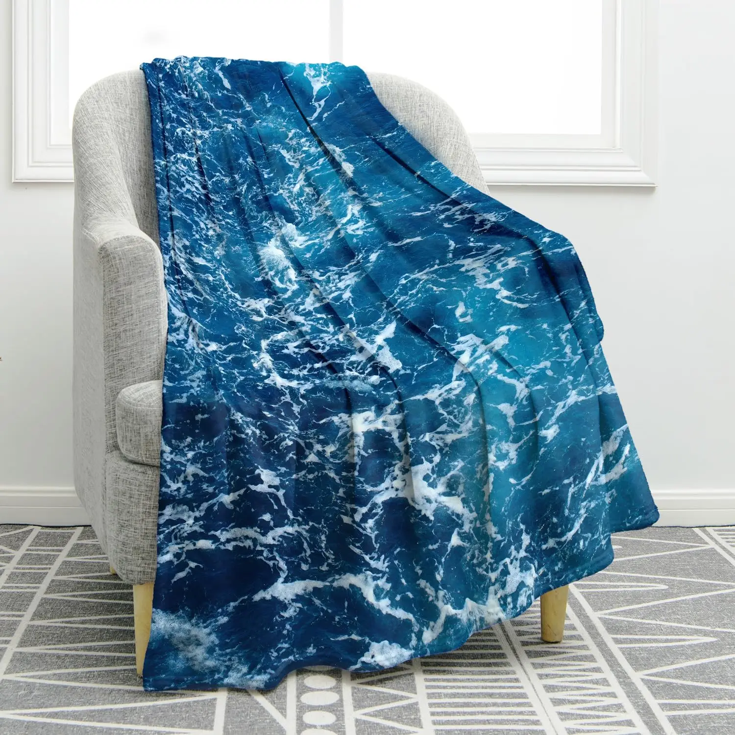 Sea Wave Water Pattern Blanket Ocean Themed Throw Blanket Soft Warm Cozy Fleece Flannel Blankets for Couch Bed Sofa Travel Camp