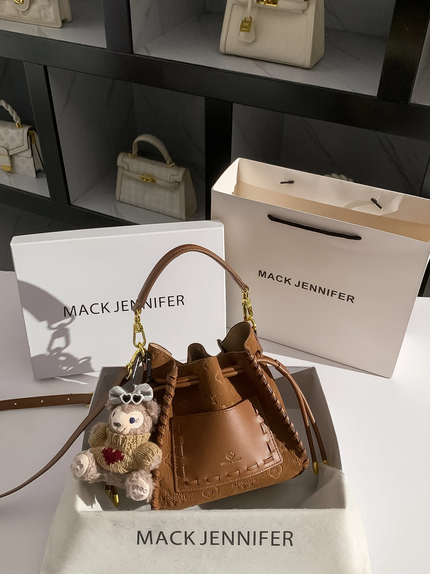 

Ma Jennifer Vintage Brown Faux Leather Buet Handbag Casual Chic Lo Bule Closure Women's Handbag for Daily Use