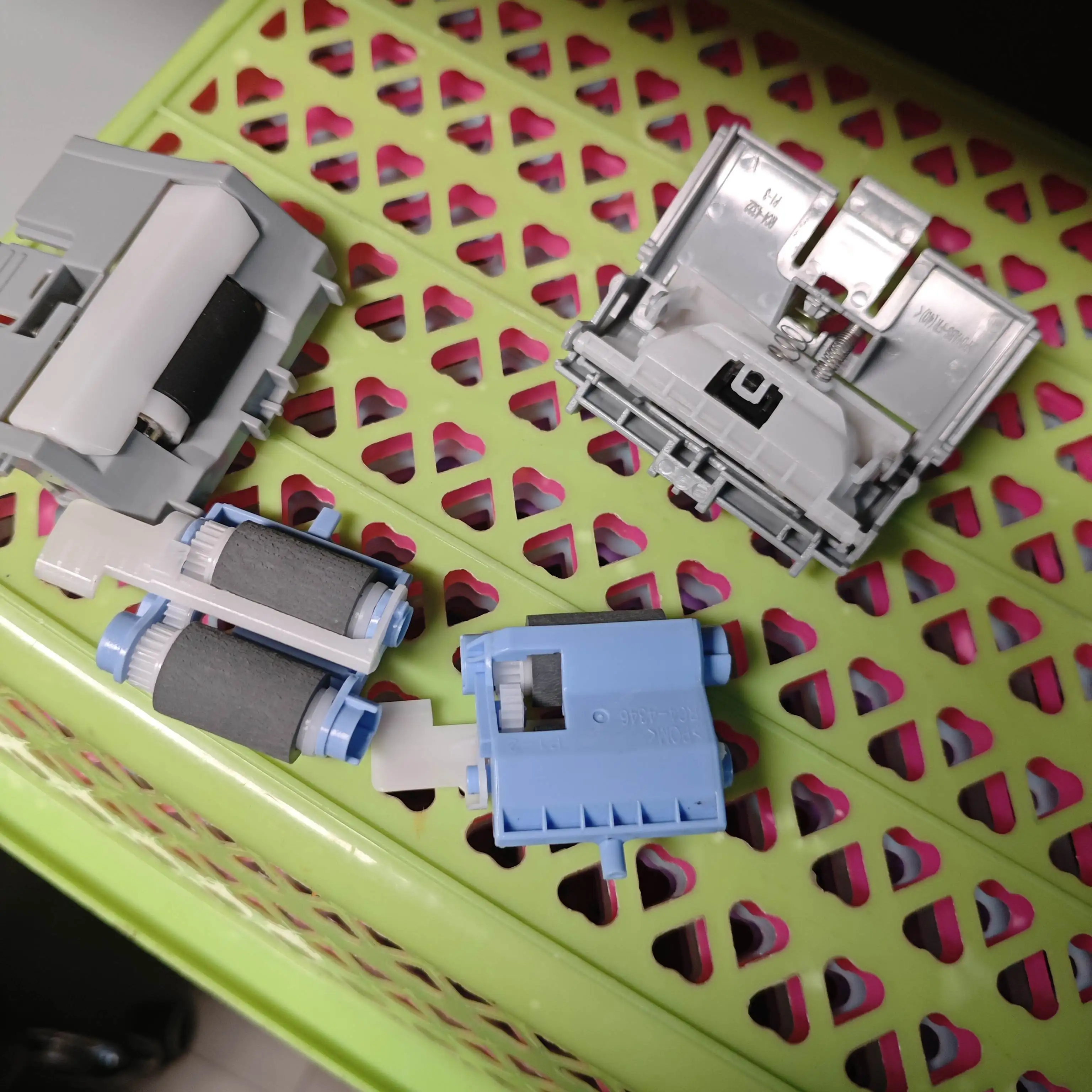 

10 комплектов F2A68-67913 RM2-5752-000 Разделительный ролик захвата для HP M501 M506 M507 M527 M528 для CANON D1620 D1650 LBP312