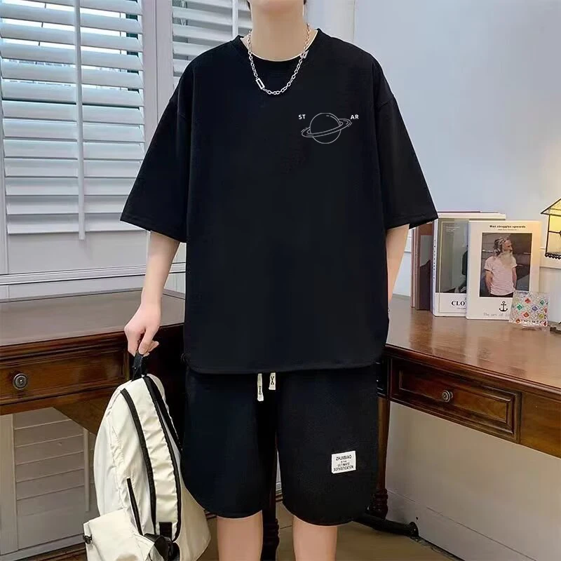 

Повседневный спортивный костюм для мужчин: свободный топ, модные шорты, лето 2024, полиэстер, футболка с коротким рукавом и шорты в комплекте