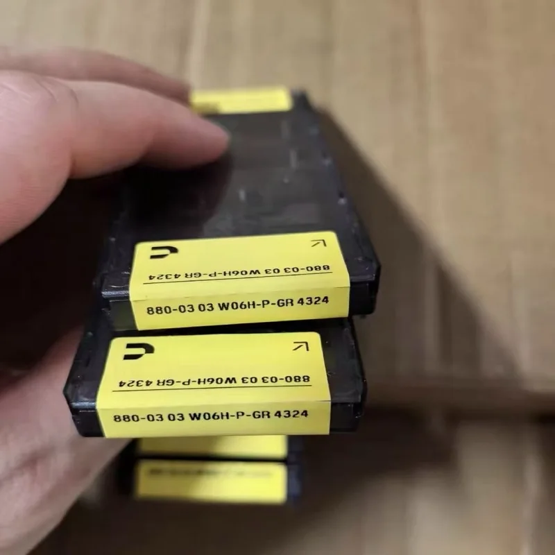 

880-0303W06H-P-GR 4324 CNC blade 10PCS/BOX