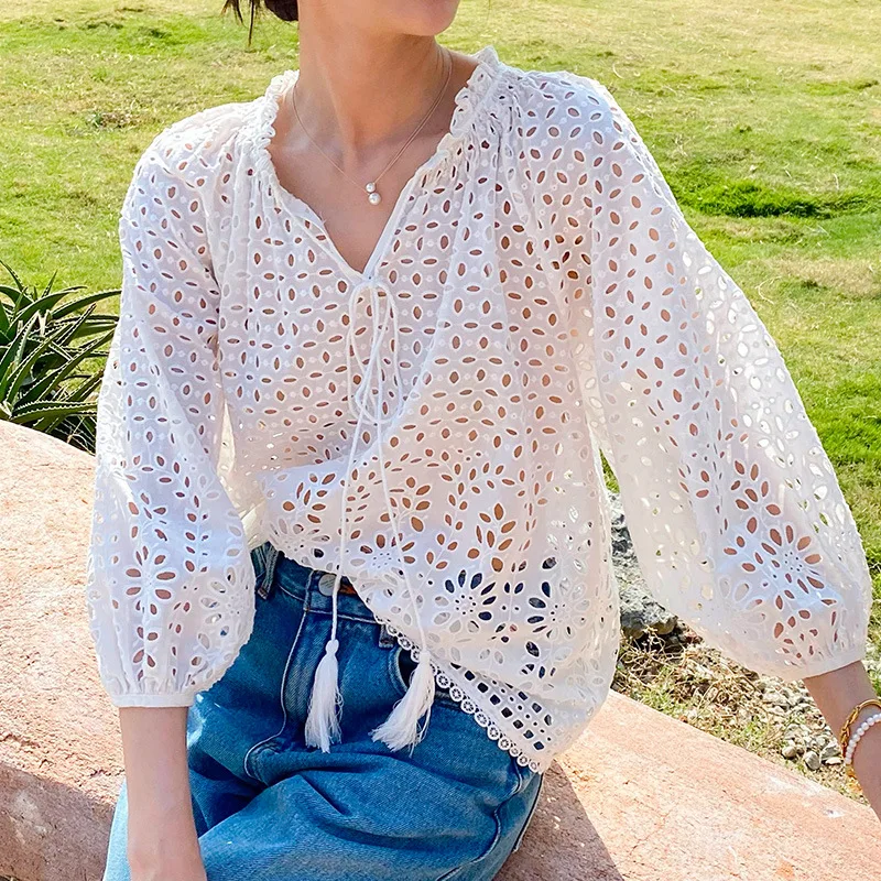 

2025Spring and Celebrity Style South Holiday Embroidered Top Women's Summer French White Shirt Women's New Women's Clothing