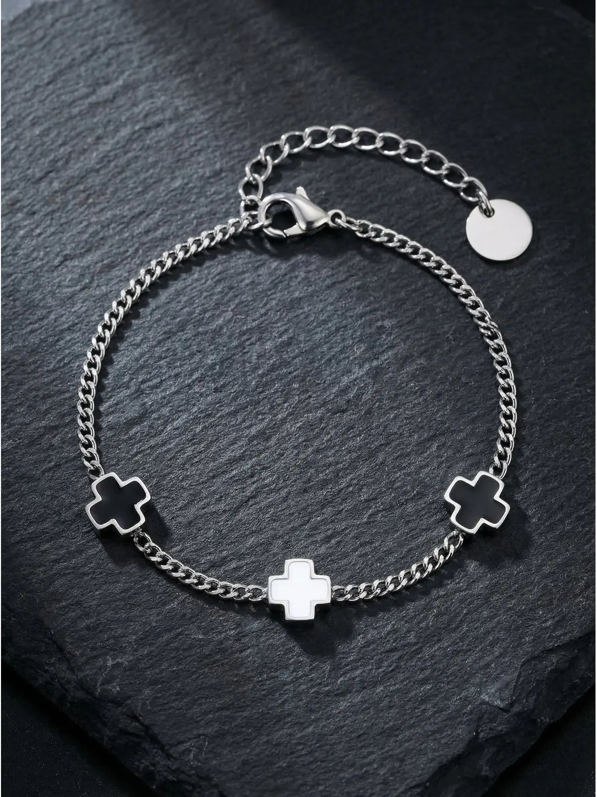 Herren Schwarz-Weiß Kreuz-Armband, Edelstahl Kontrastfarben Geometrisches Charm-Armband, Hip-Hop Mode Männerschmuck Geschenk – Detail 3