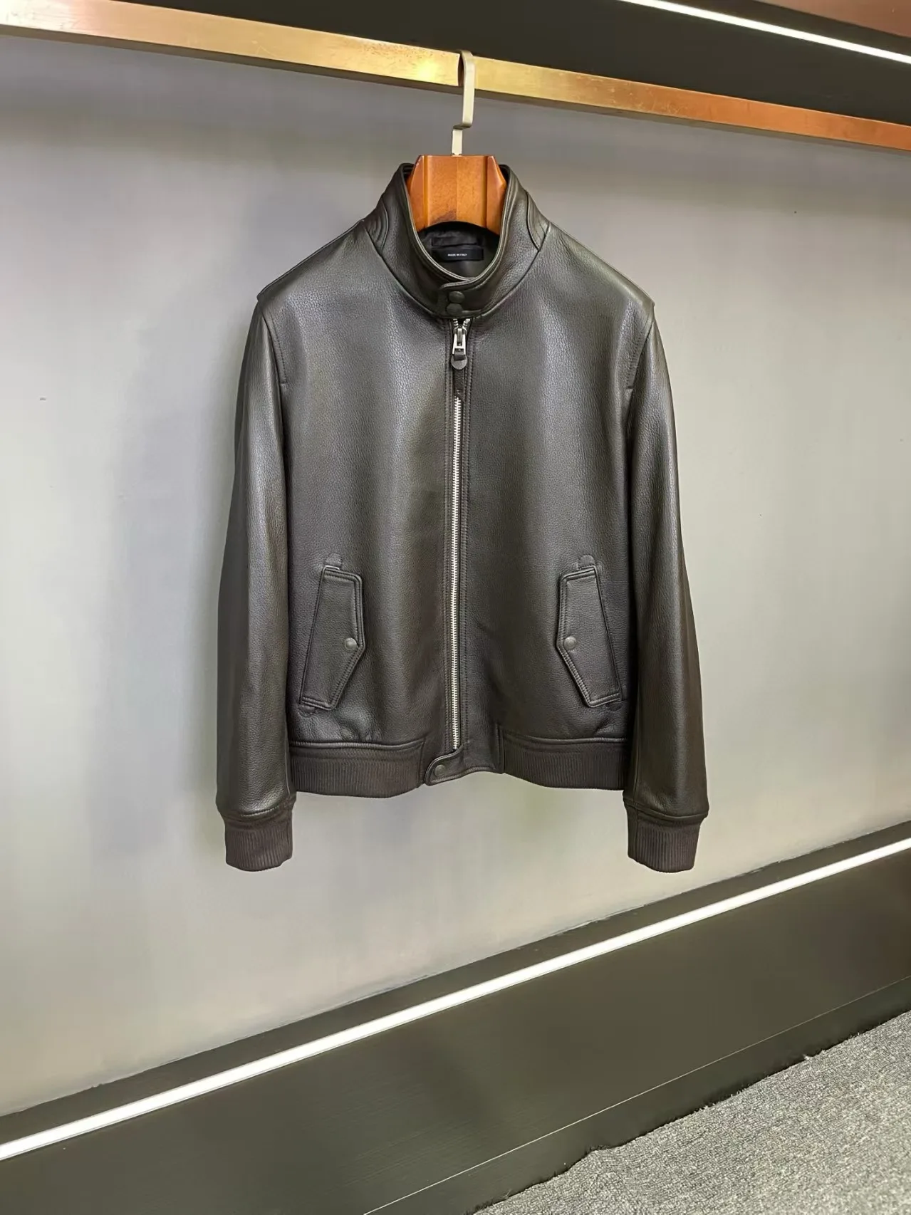 

Autumn/Winter New Arrival Men’s Casual Comfortable Genuine Leather Jacket – On Promotion