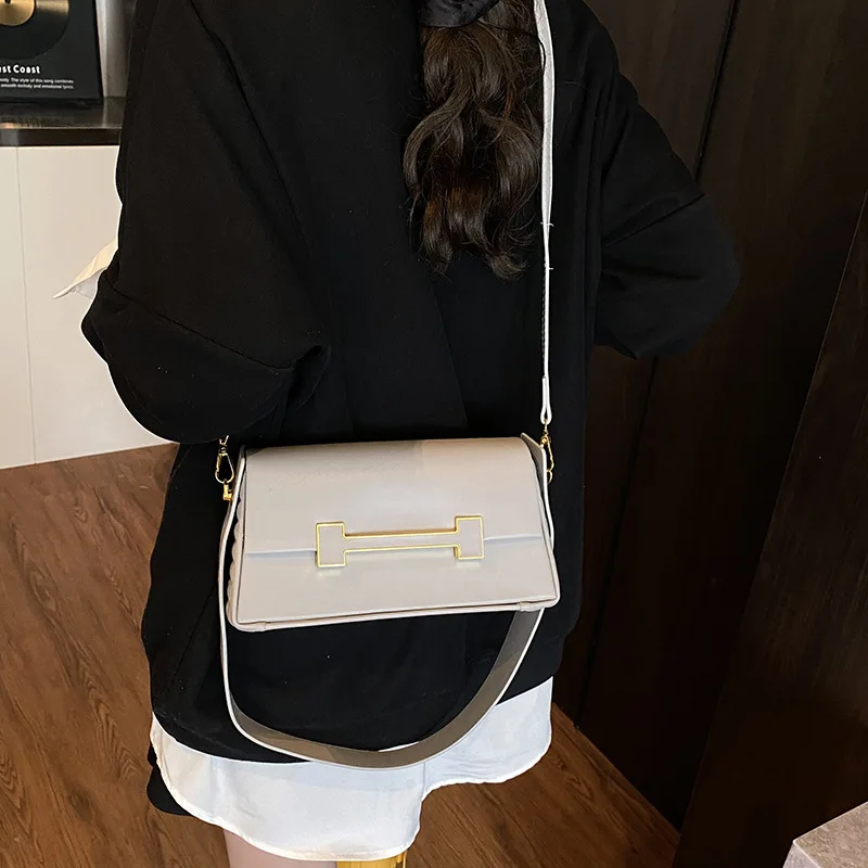 

‌2025 Retro Messenger Bag - Women's Premium Shoulder Bag | Large Capacity Square Purse with Vintage Design‌