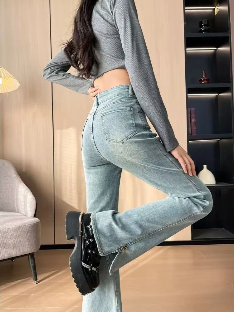 Рисунок 3 - Слегка расклешенные джинсы с высокой