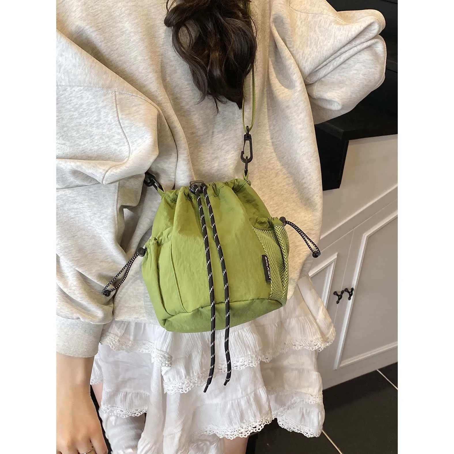 

Soft surface large capacity bag for women's summer 2025 new casual shoulder crossbody bag versatile and simple commuting dumplin