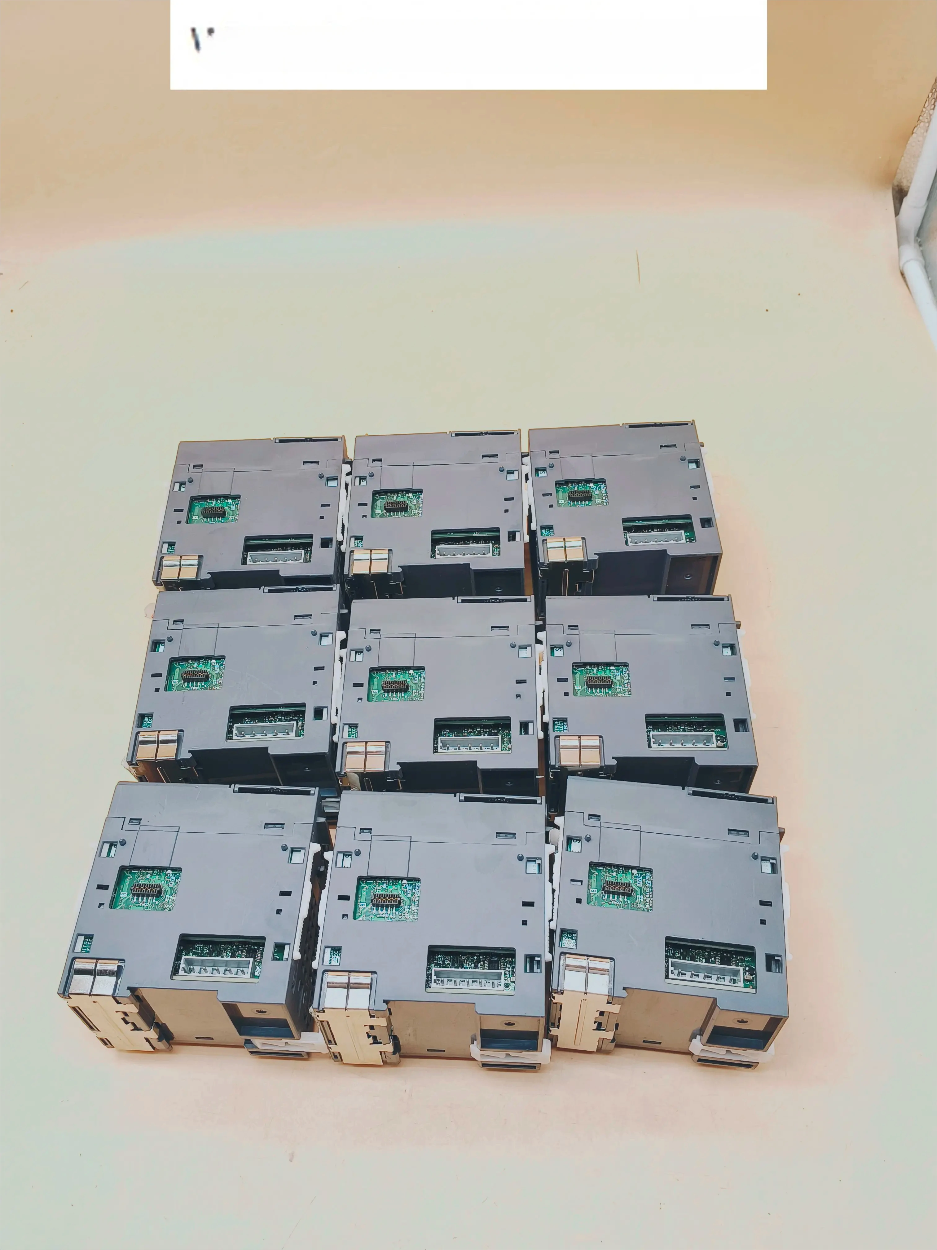 Controlador PLC de coluna L L L02CPU-CM 90% novo