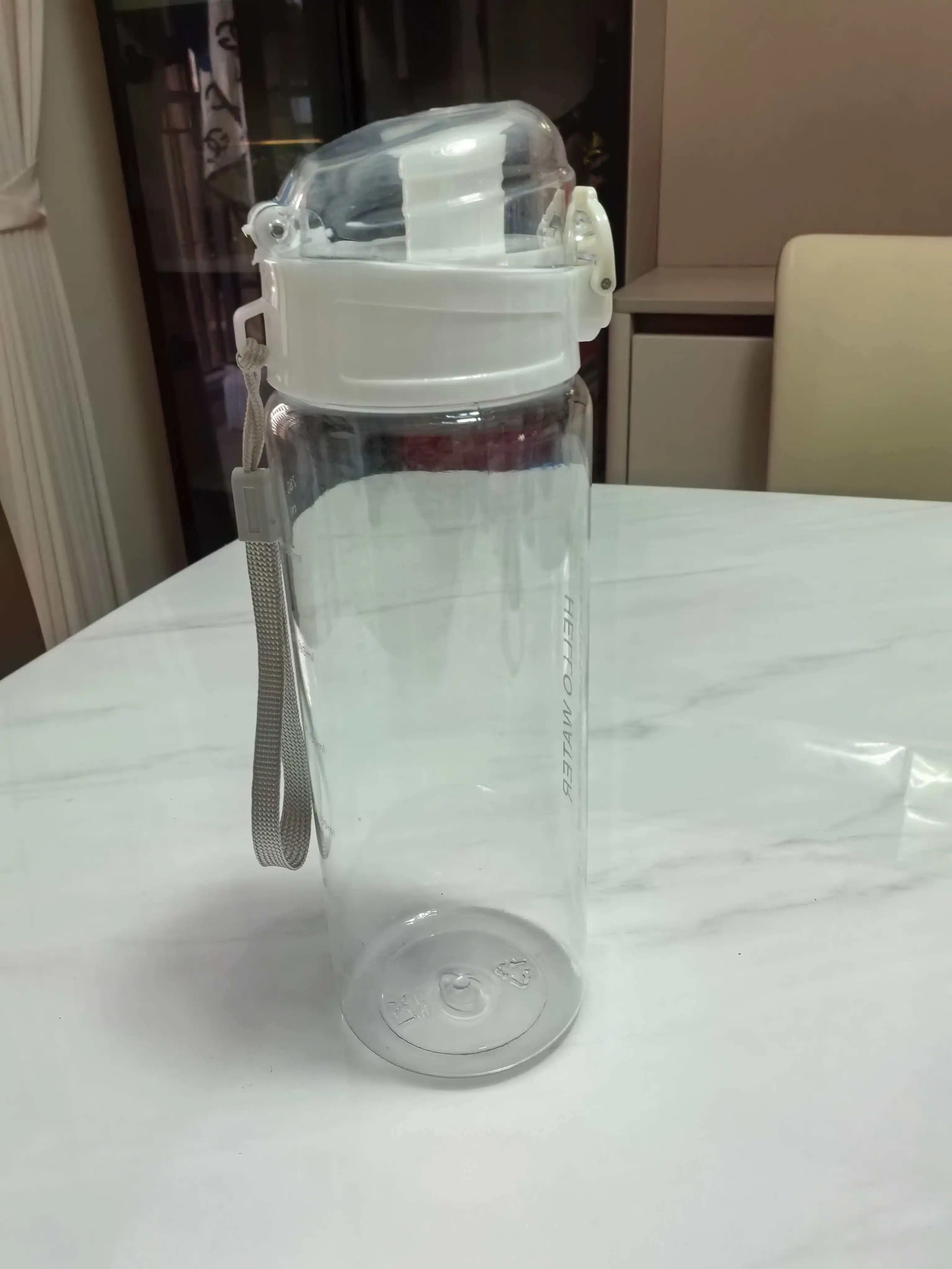 Hochtemperaturbeständige, Großvolumige Sport-Wasserflasche, Tragbare Studenten-Trinkflasche, Moderner Plastikbecher