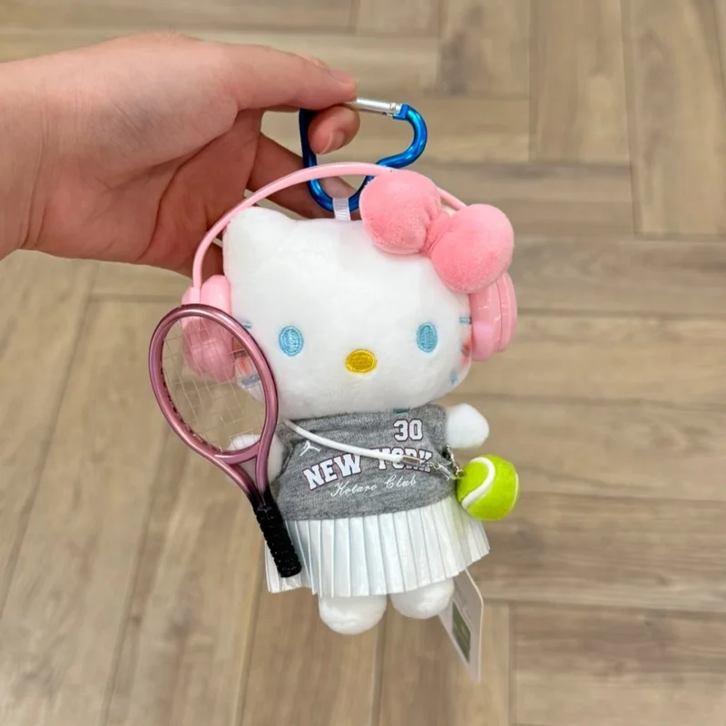 Kt猫のかわいいぬいぐるみセット、バイクの運転手、テニスプレーヤーのスタイル、バックパックペンダント、携帯電話ペンダント、キーホルダー人形、完璧なフェスティバルギフト