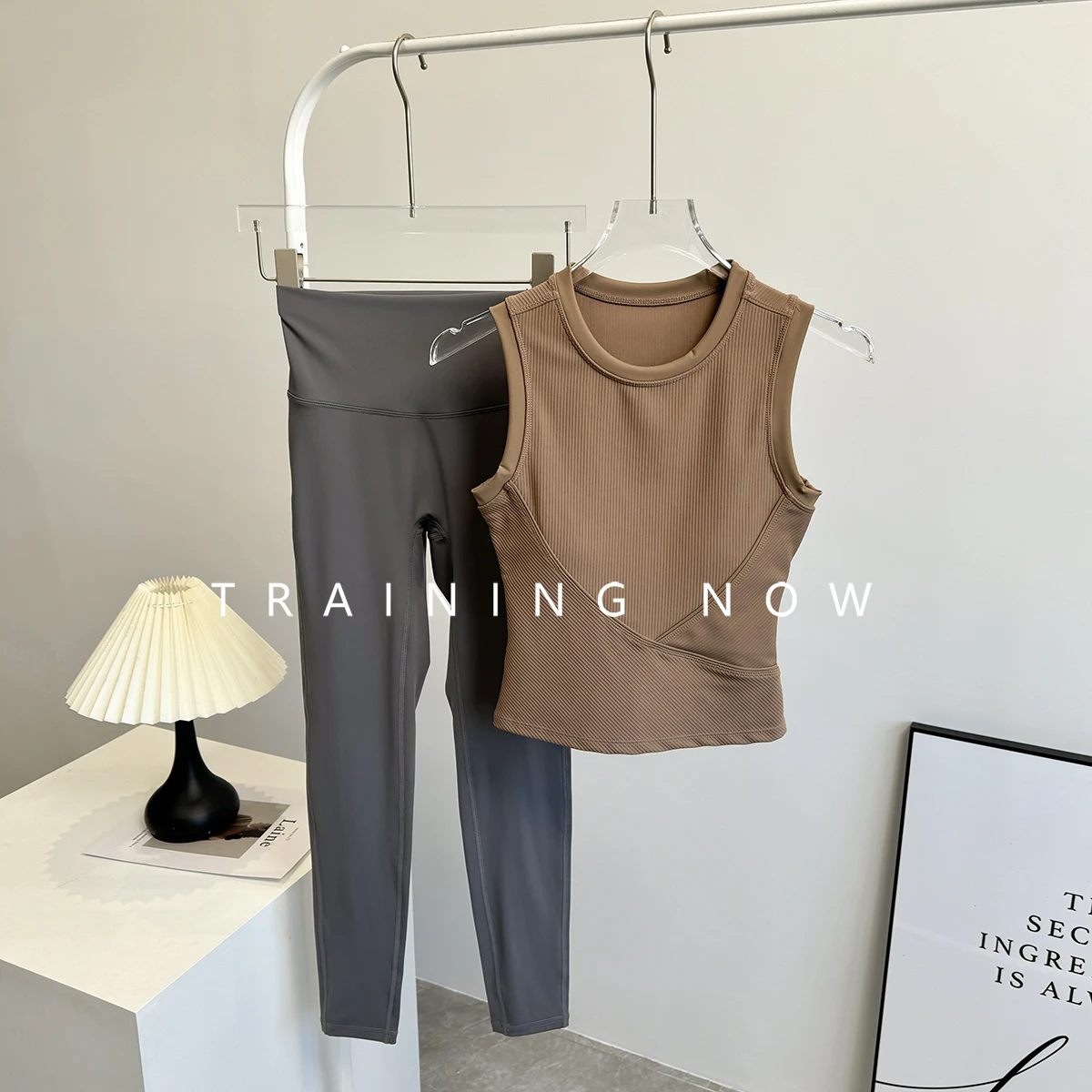 بدلة يوجا للنساء في أزياء الصيف وتمارين الجري الجميلة بدون أكمام، بدلة لياقة بدنية بيلاتيس سريعة الجفاف #4