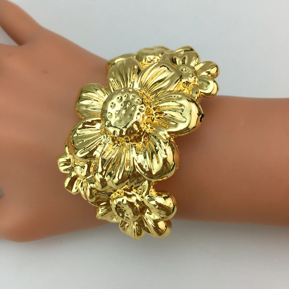 طقم سوار وخاتم نسائي ذهبي اللون ، مجوهرات ذهبية اللون ، سوار زهور كبير ، طراز إيطالي ، دبي
