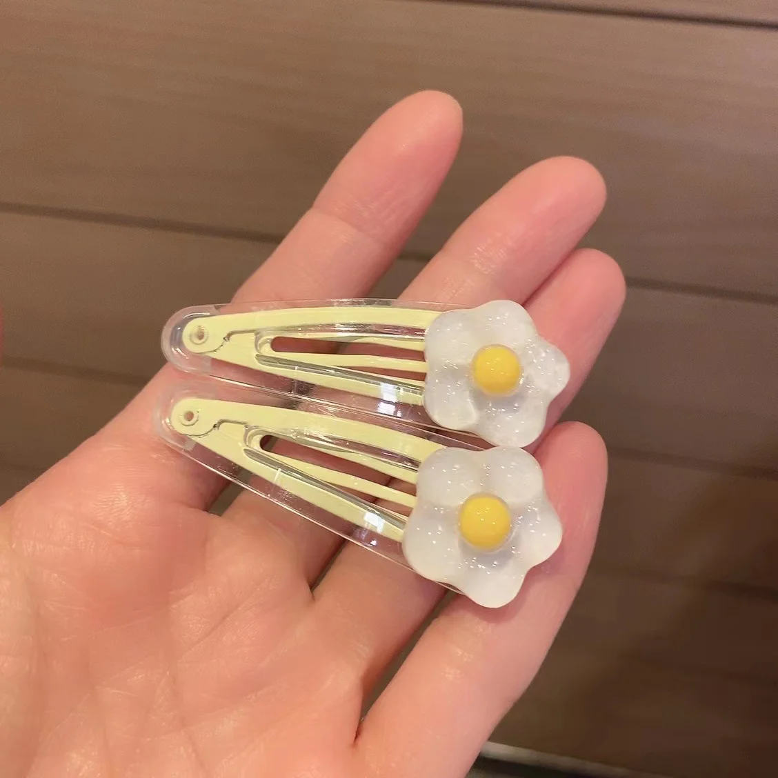 2/4 Entenförmige Haarspangen mit Tulpenblumen, Niedliche Transparente BB-Clips in Entenform, Cartoon-Mädchen-Herz Seitenpony-Clips – Detail 4