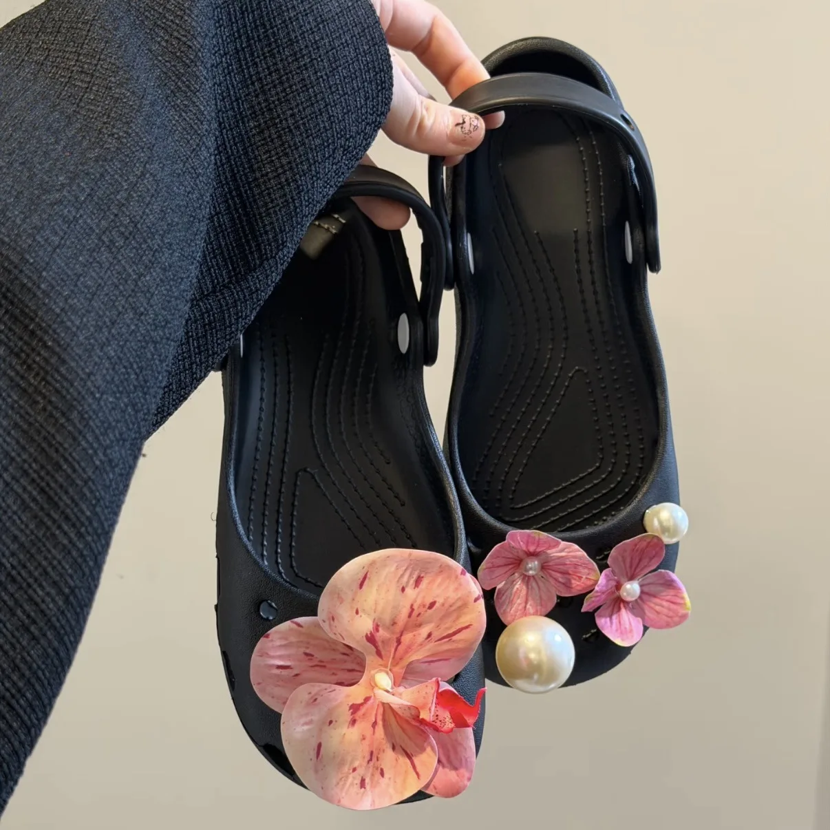 Original Schuh-Charms-Set für Damen, Retro-Ballettschuhe, Corc-Charms-Pack, Wildleder-Kamelienblumen-Schuhdekorationen, Perlen-Schuh-Accessoires – Detail 3