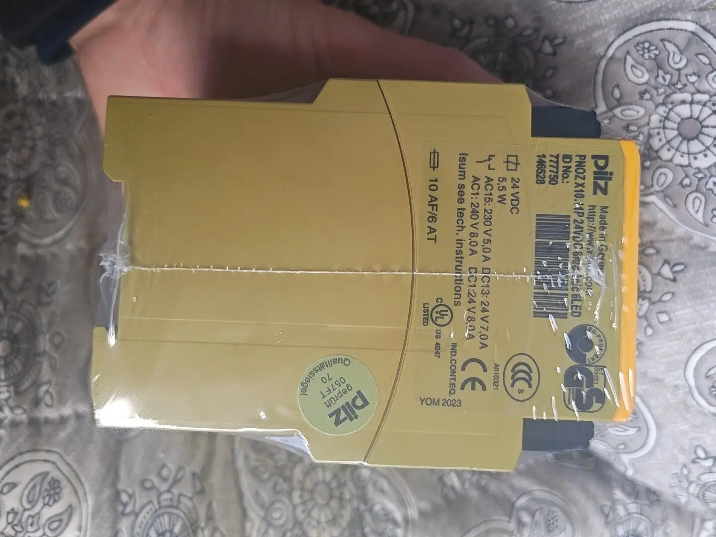 Pilz 777750 safety relay in Stock