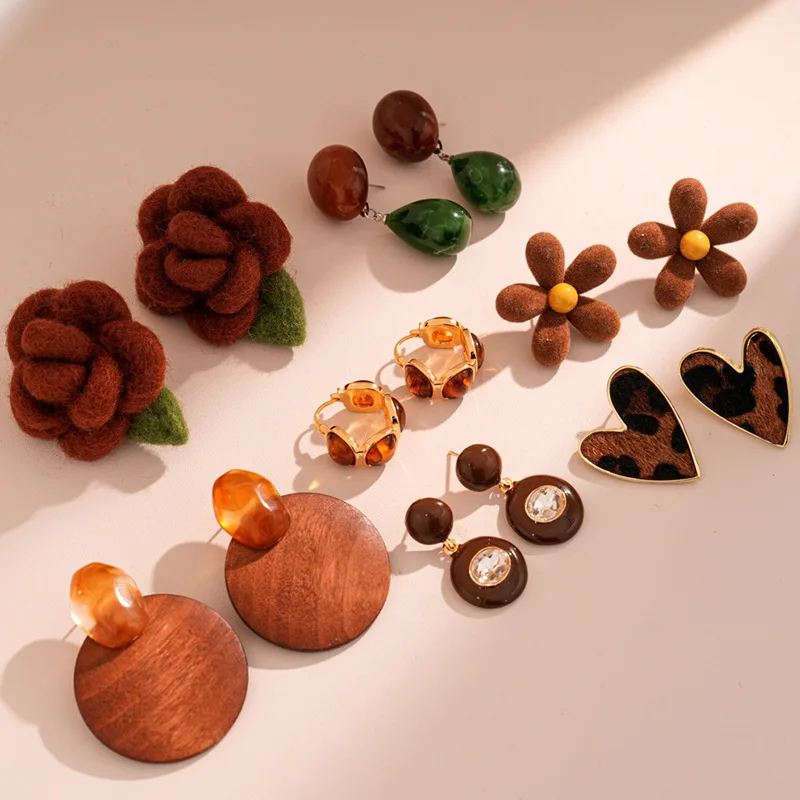 Autumn and winter coffee color flocking flower stud earrings light luxury high-end earrings retro earrings design sense niche