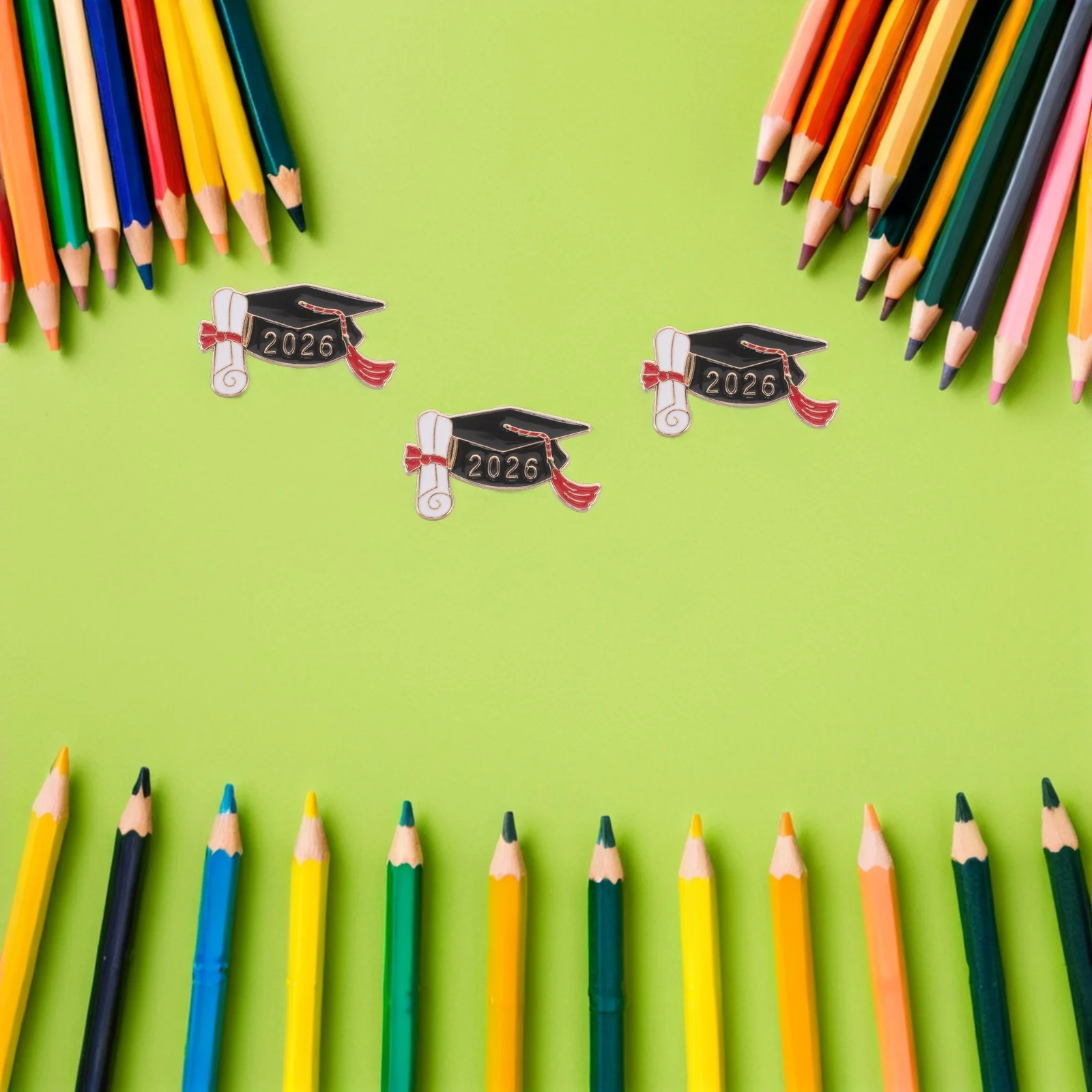 

10Pcs Graduation Season Brooch Pins Unique Bachelor Cap Design Lasting Alloy Pins for Backpacks Clothing Lapel Souvenirs Teacher