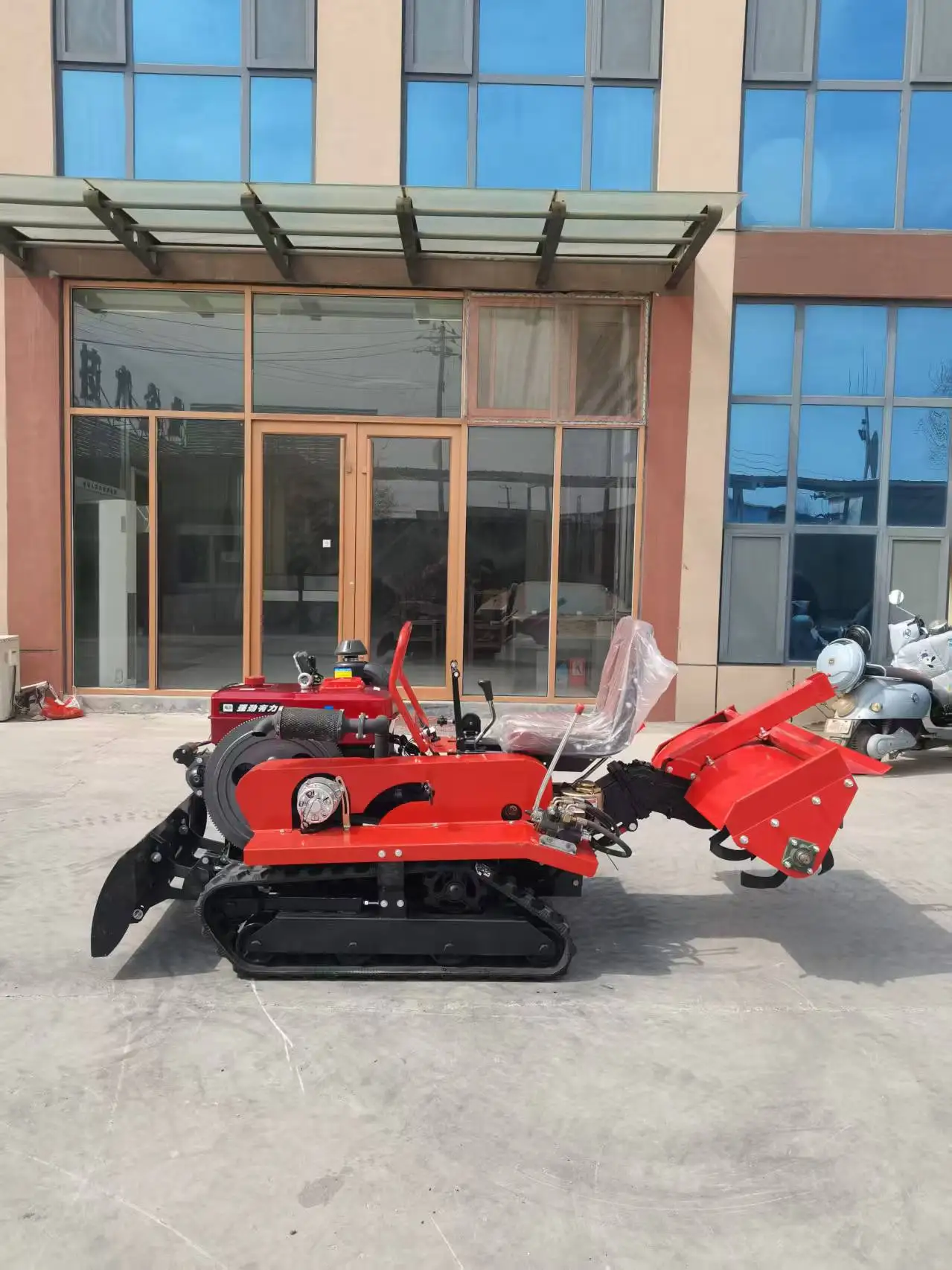 New 25HP Diesel Agricultural Crawler Tractor 2WD/4WD Mini Tractor for Farm Use Featuring Engine Pump Gearbox Motor Bearing view 6