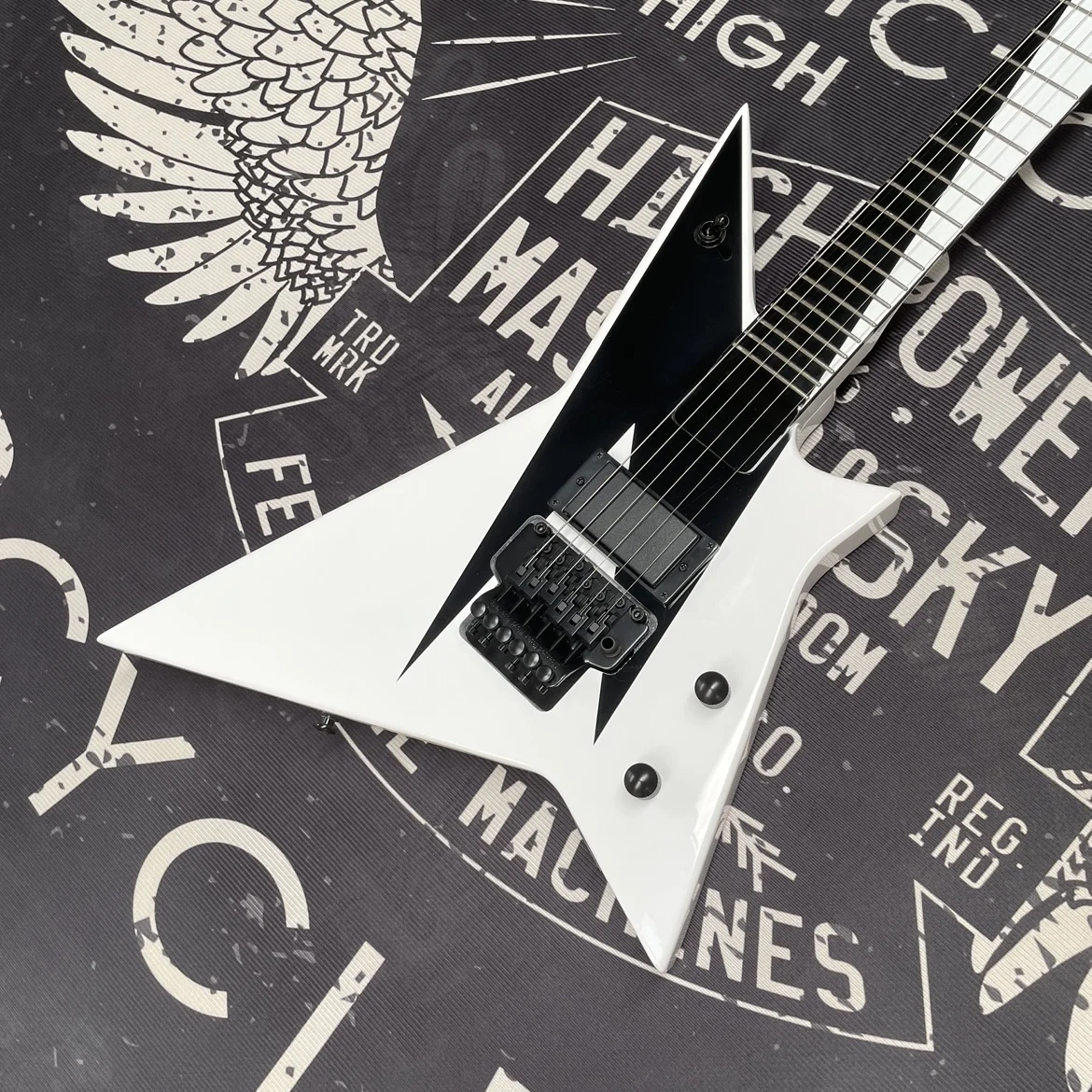 

High-Performance White 6-String Electric Guitar with Mahogany Body and Dual-Coil Pickups Beginner-Friendly Guitar.