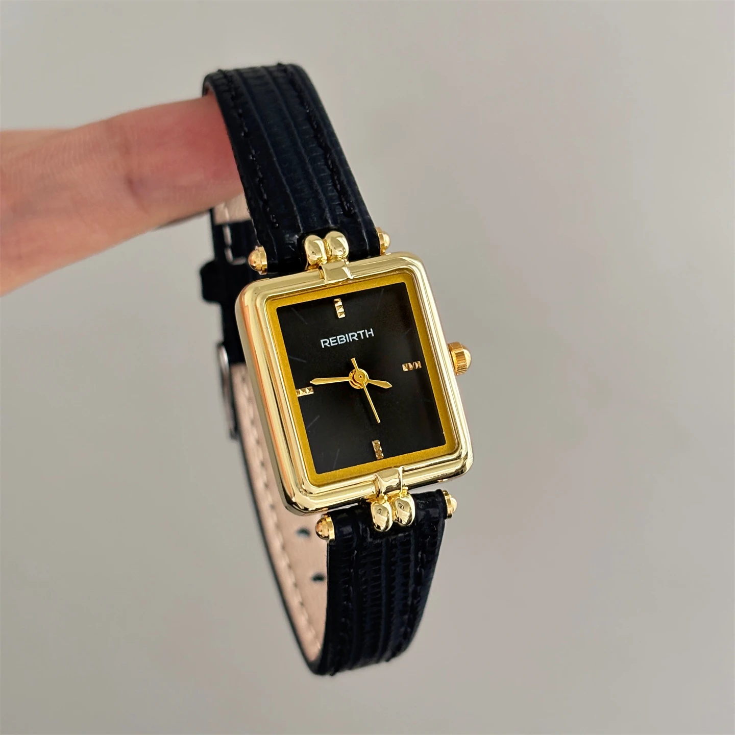 Reloj Retro negro versión coreana de alta gama, reloj de mujer con cinturón de tira cuadrada de diseño simple de nicho para mujer