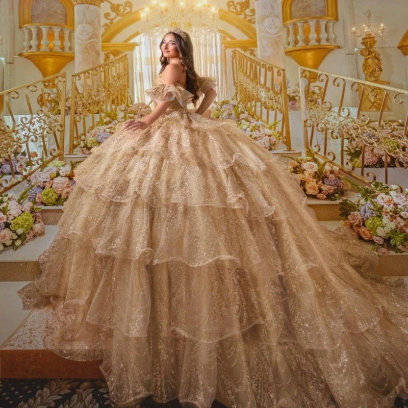 الشمبانيا لامعة فساتين Quinceanera قبالة الكتف زين الديكور كريستال المتدرج تول مشد حفلة عيد ميلاد الحلو 16 فستان