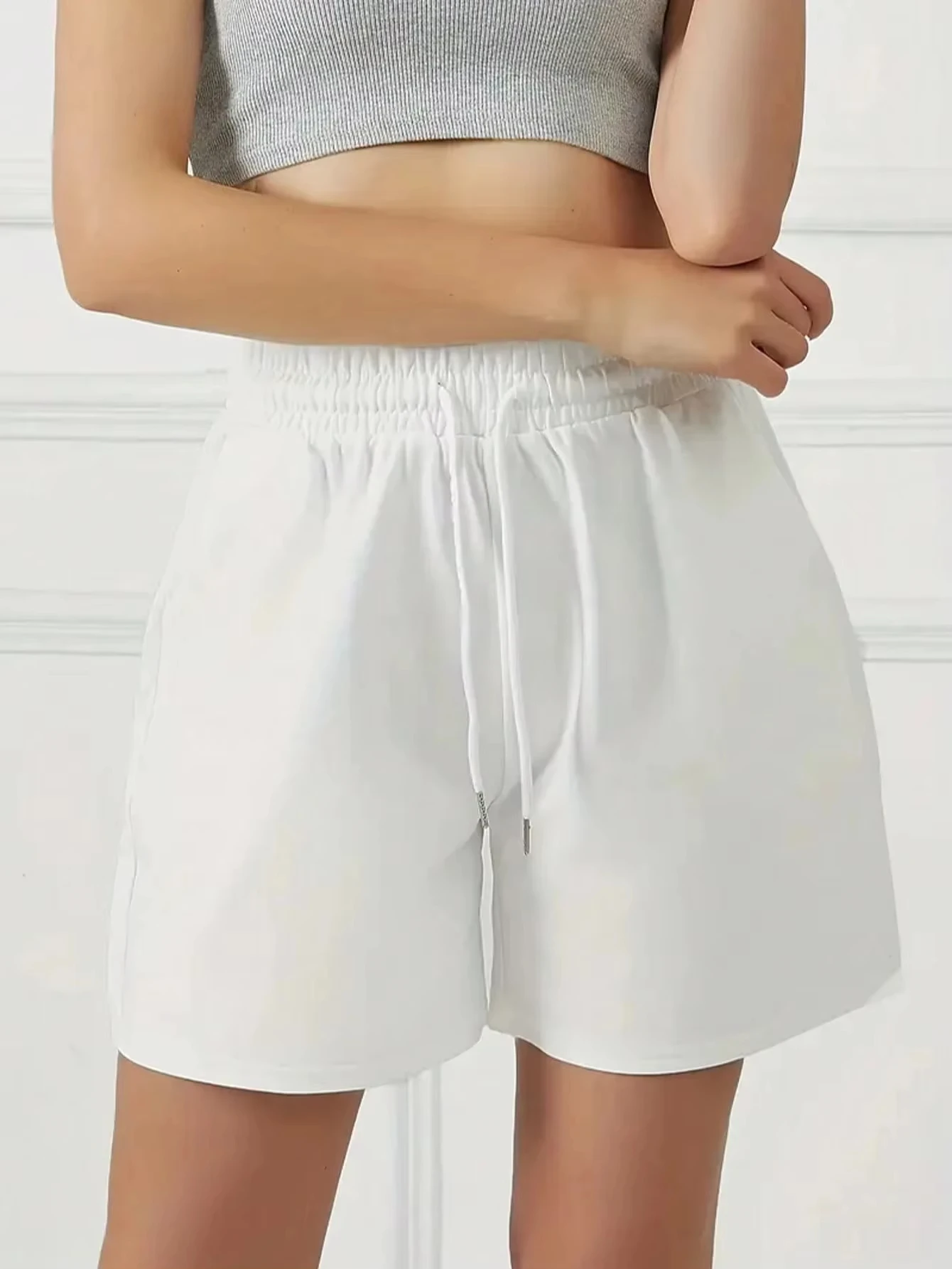 شورت كاجوال بلون موحد مع رباط وخصر مطاطي شورت للجري واللياقة البدنية للنساء ملابس نسائية لجميع المواسم