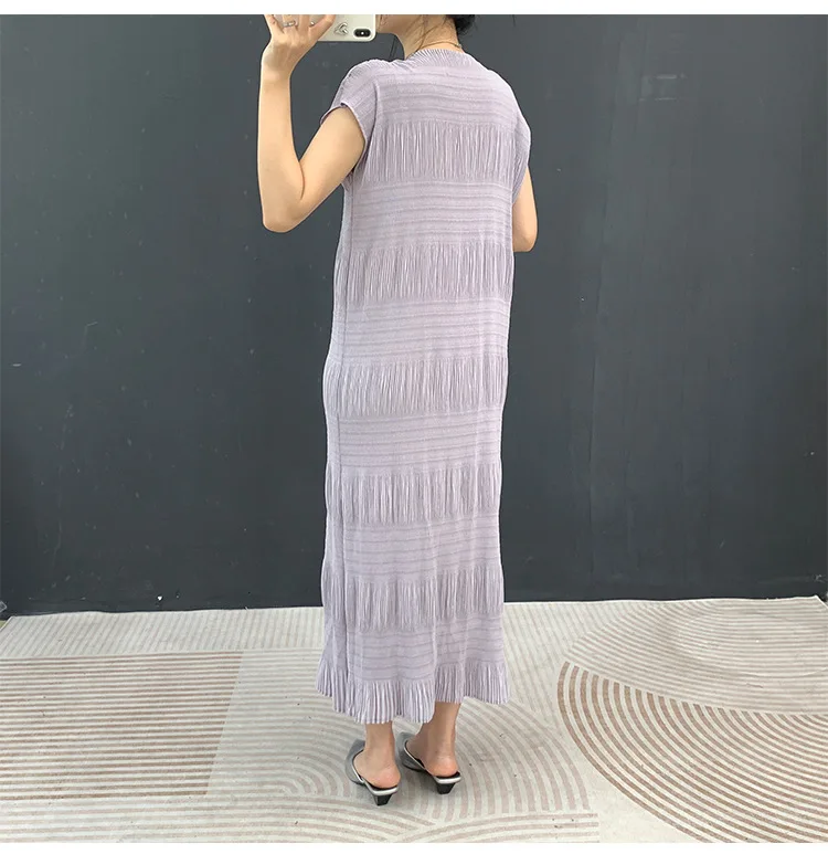 Miyake Plissee-Kleid Elegantes Weißes Mehrlagiges Sommer-Damen-Freizeitkleid Langes Maxikleid Strukturiertes Schmal Geschnittenes Schickes Alltagskleid – Detail 32