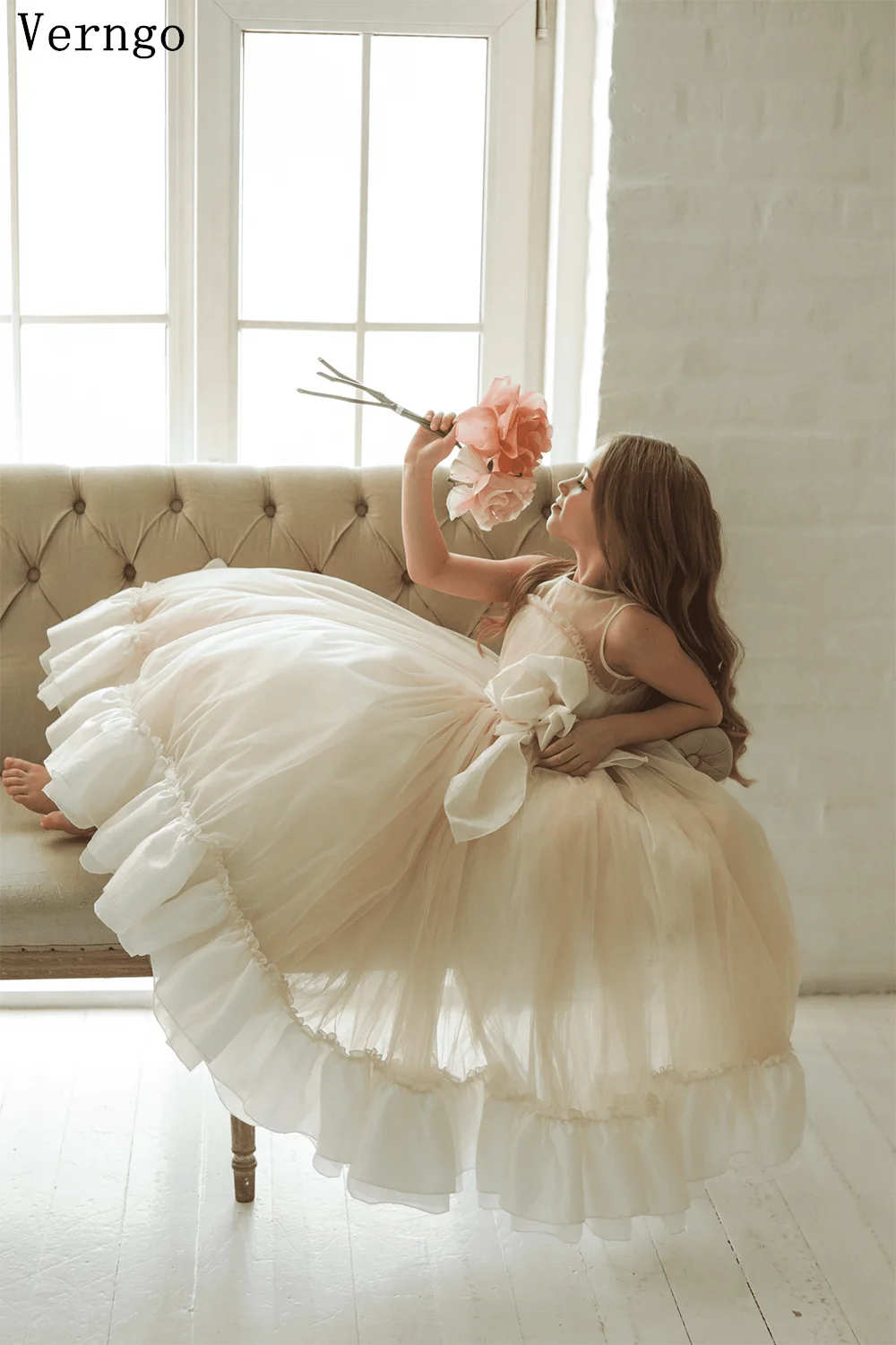 Verngo Abito da ragazza in tulle bianco crema con fiori o collo senza maniche A Line Abiti da festa di compleanno Abito da principessa con pieghe per bambini personalizzato